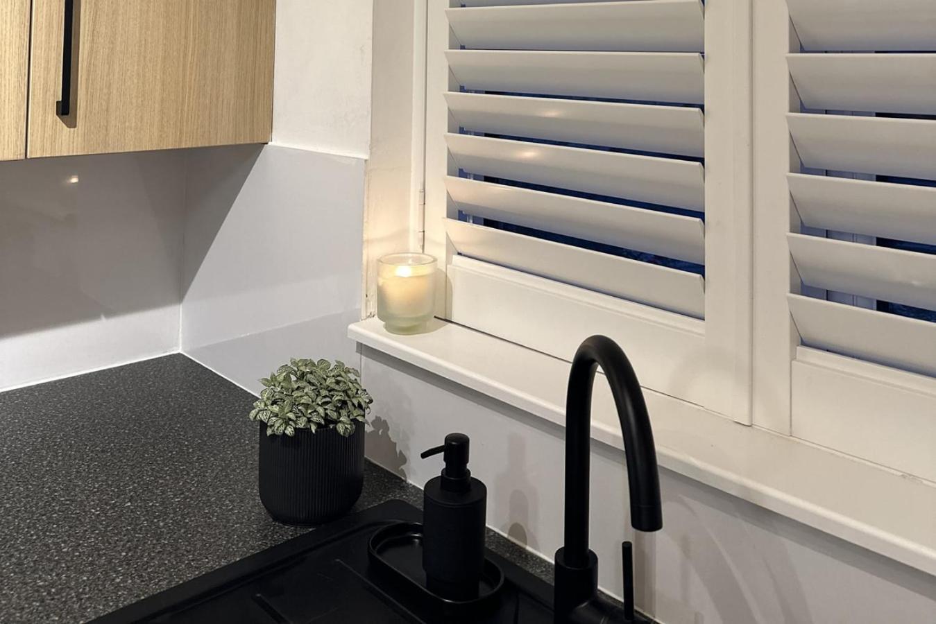 Cosy 1Bd Getaway Perfect For Couples Stamford Apartment Bagian luar foto